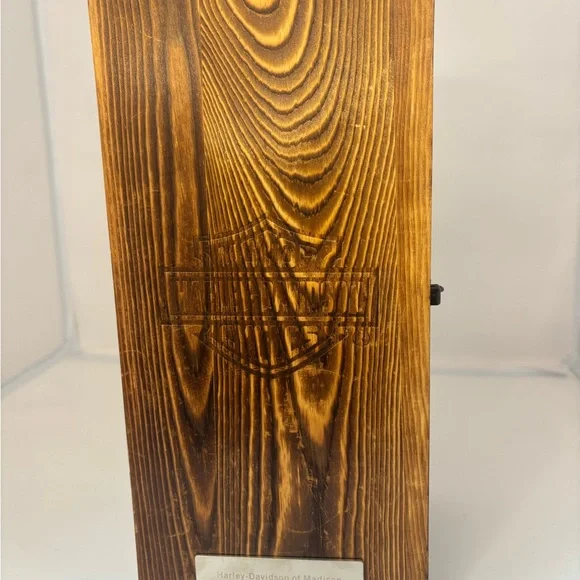 Harley-Davidson Glass Decanter in original Wooden Case - Picture 2 of 16